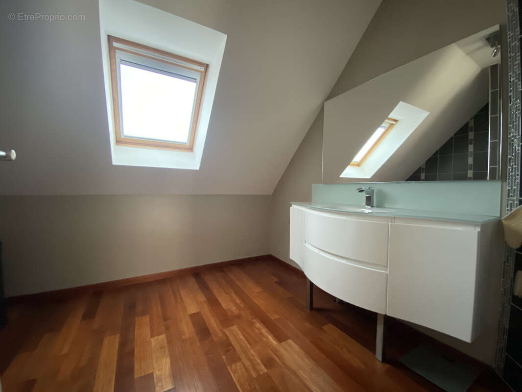 Maison à COURRIERES