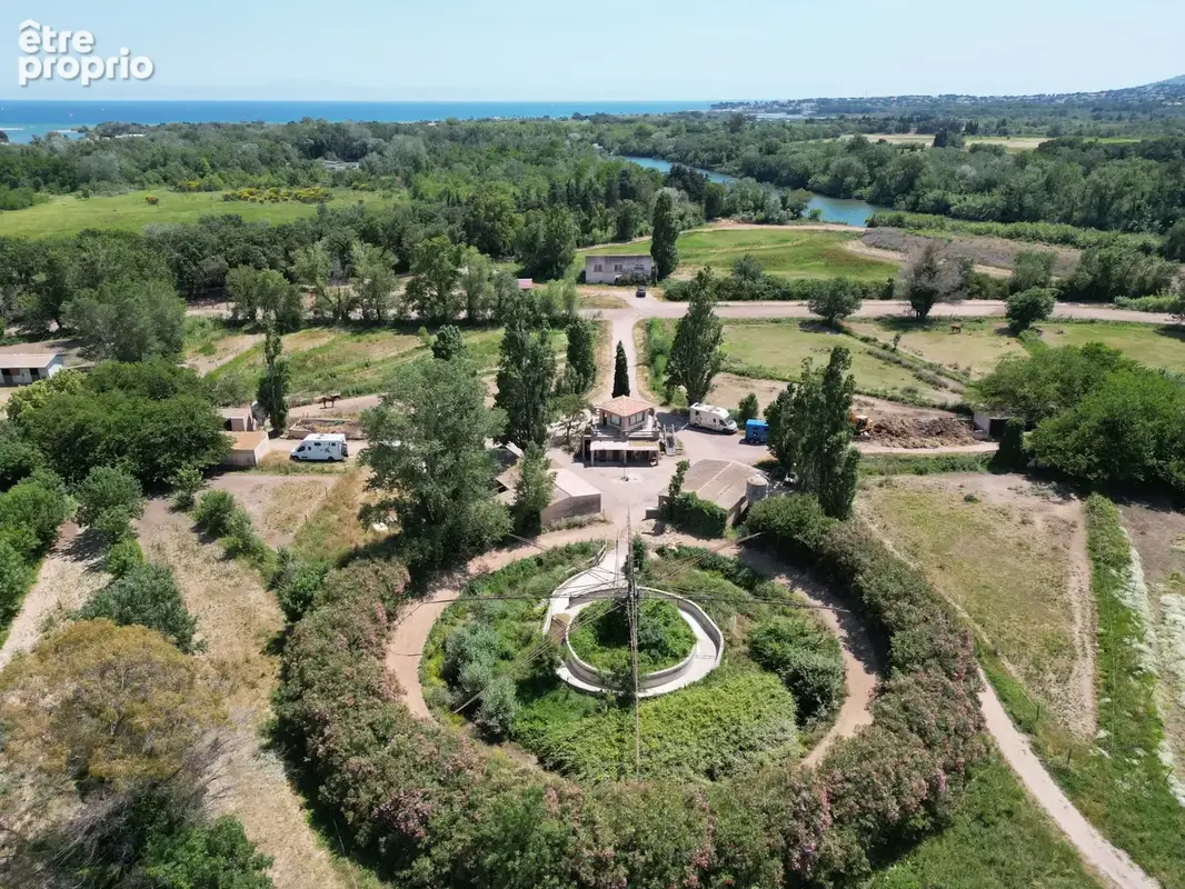 Maison 10 pièces 533 m² à vendre à Frejus (83600) - photo 2