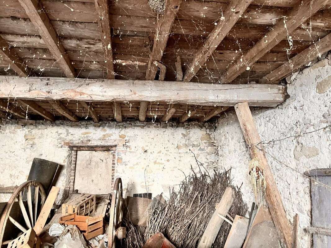 Maison à ESCUEILLENS-ET-SAINT-JUST-DE-BELENGARD