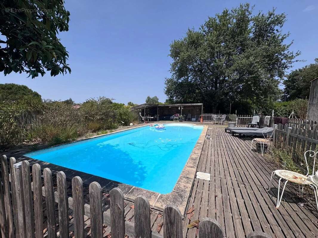 Maison familiale de 178 m² avec piscine sur 1 582 m² de terrain - photo 2