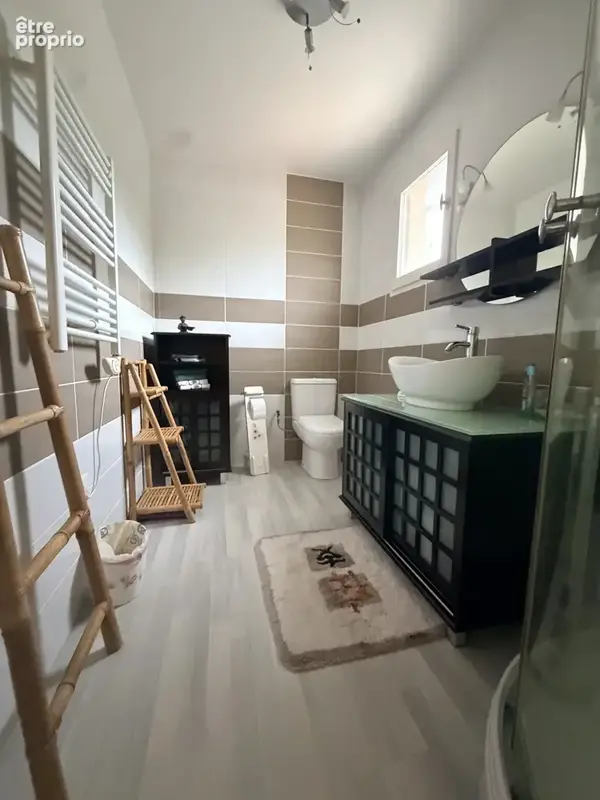 Maison familiale 121 m2 avec piscine, terrain clôturé et beaux espaces de vie - photo 11