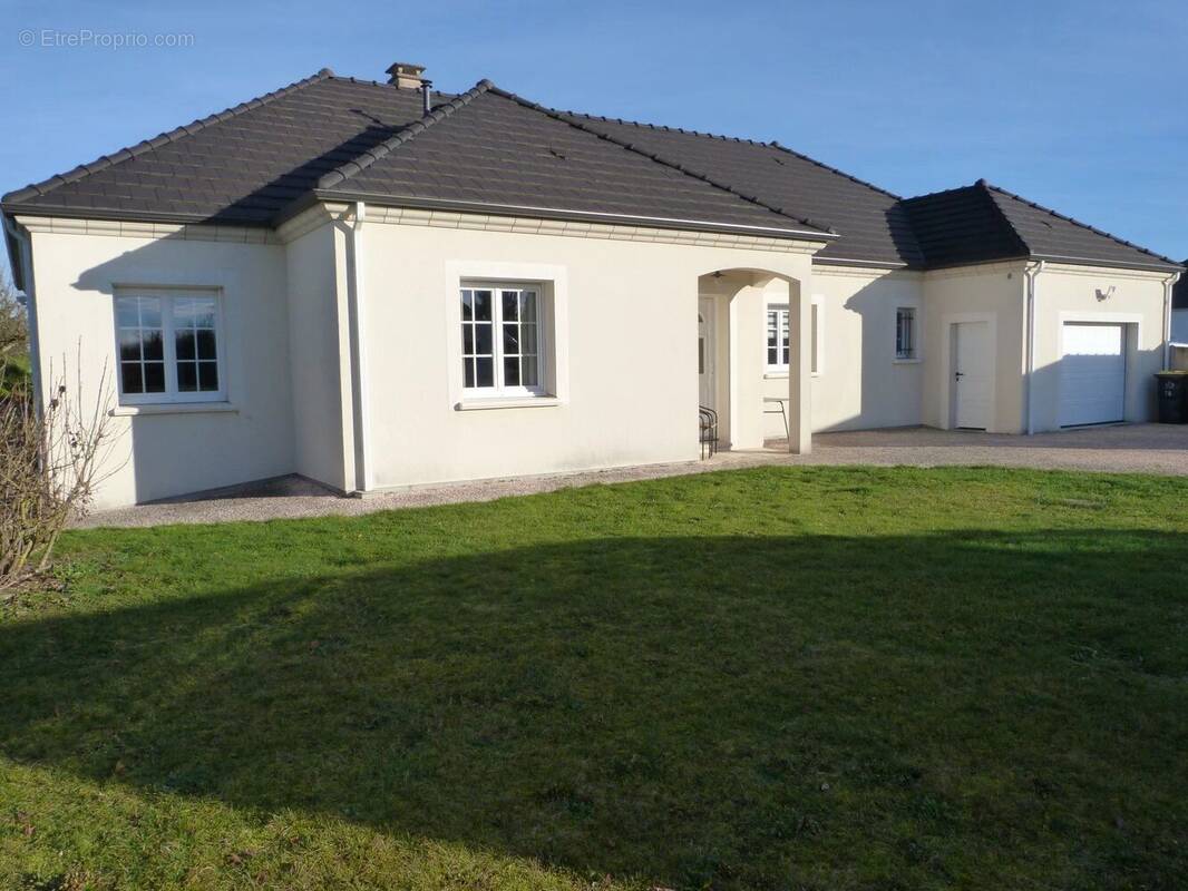 Maison à MEHUN-SUR-YEVRE