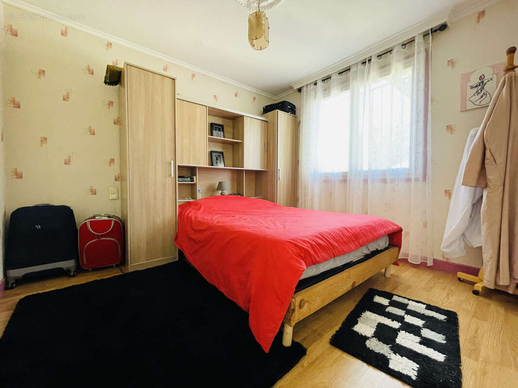 Maison à SAINT-PANTALEON-DE-LARCHE