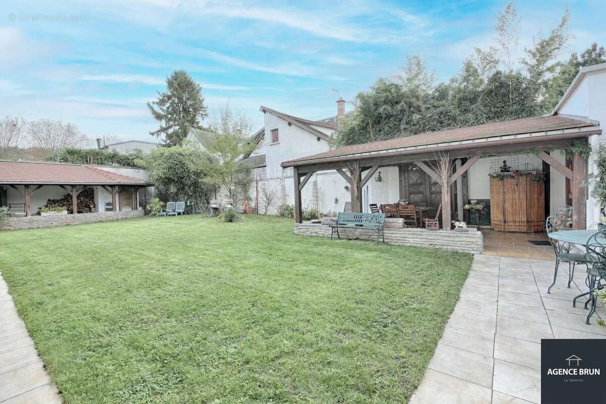 Maison à SAINT-MAUR-DES-FOSSES