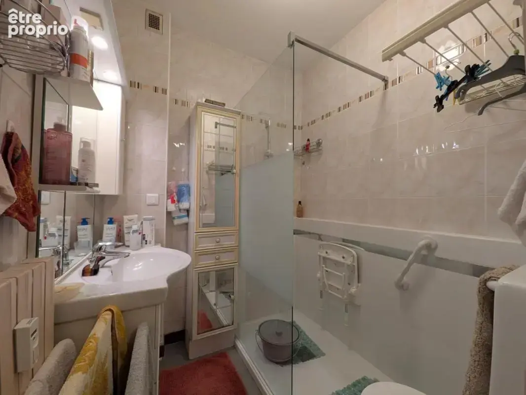 Aix-les-Bains — Coup de cœur pour ce lumineux T2 de 52 m2 au 3ème étage avec ascenseur ! - photo 4