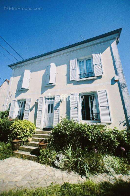 Maison à MARLY-LA-VILLE