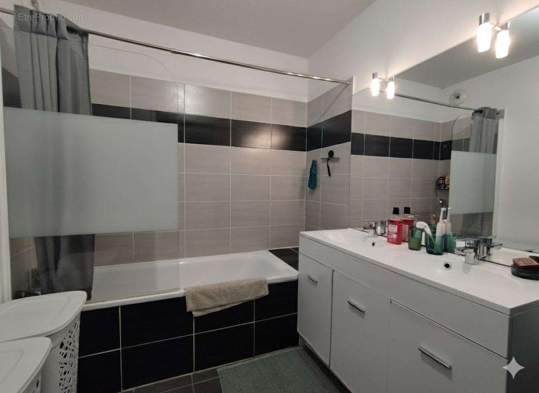 Appartement à BEAUZELLE