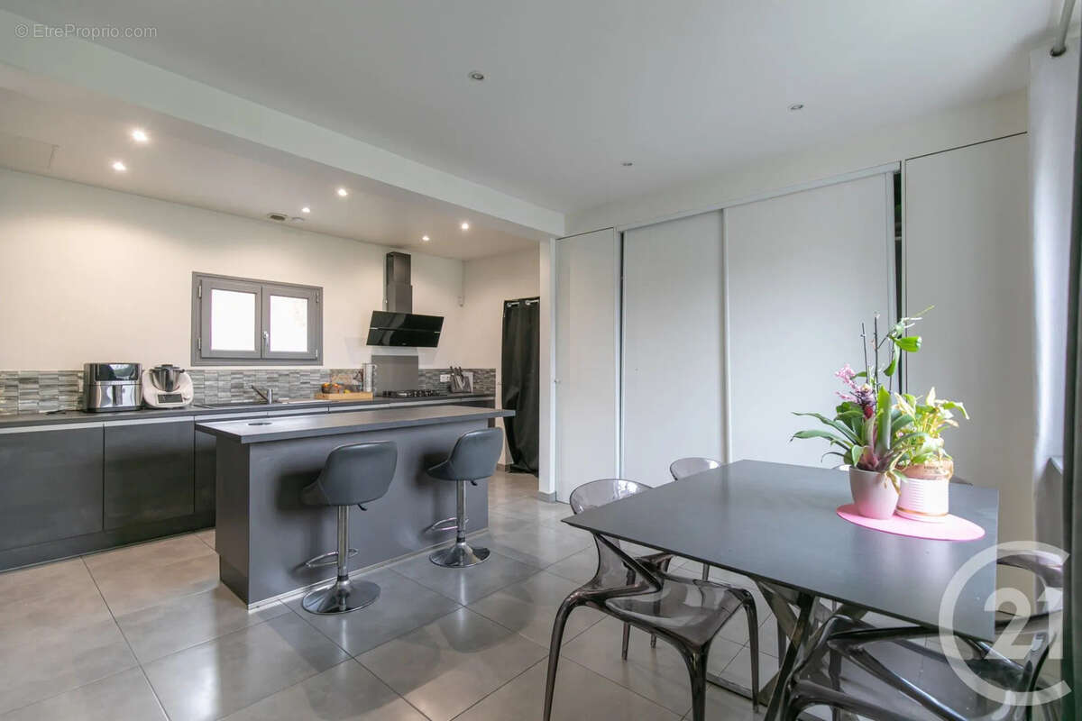 Maison à CHAMPIGNY-SUR-MARNE