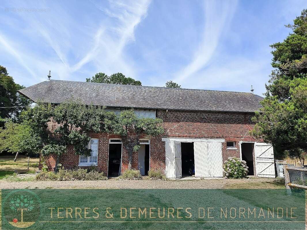 En vente belle Maison de Maître proche Pont-Audemer (27500) sur un terrain de 9600m² avec dépendances - photo 2