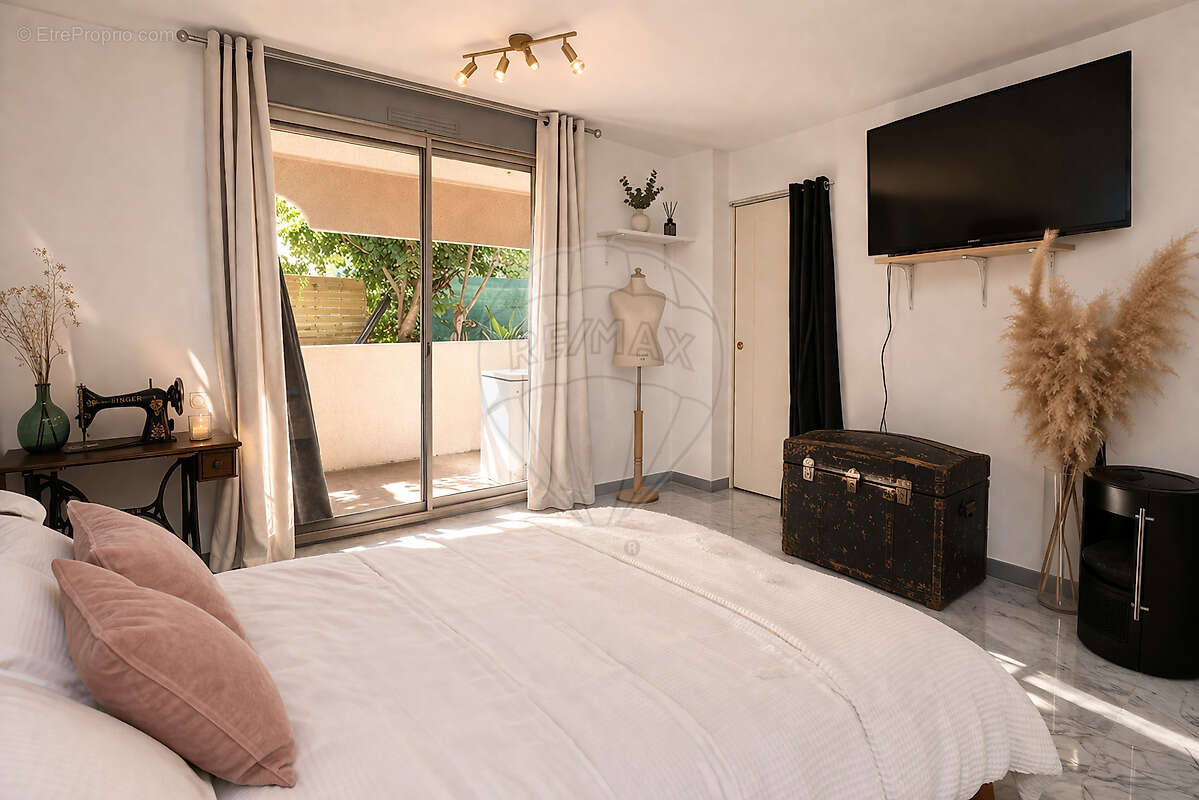 Appartement à SAINT-LAURENT-DU-VAR