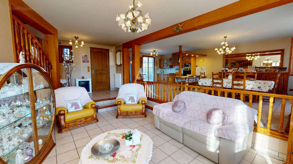 Maison familiale avec entrepôt indépendant : un bien rare aux multiples possibilités - photo 8