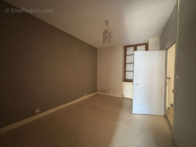 EXCLUSIVITE à AUTUN, T3 en RDC avec balcon et garage. - photo 4