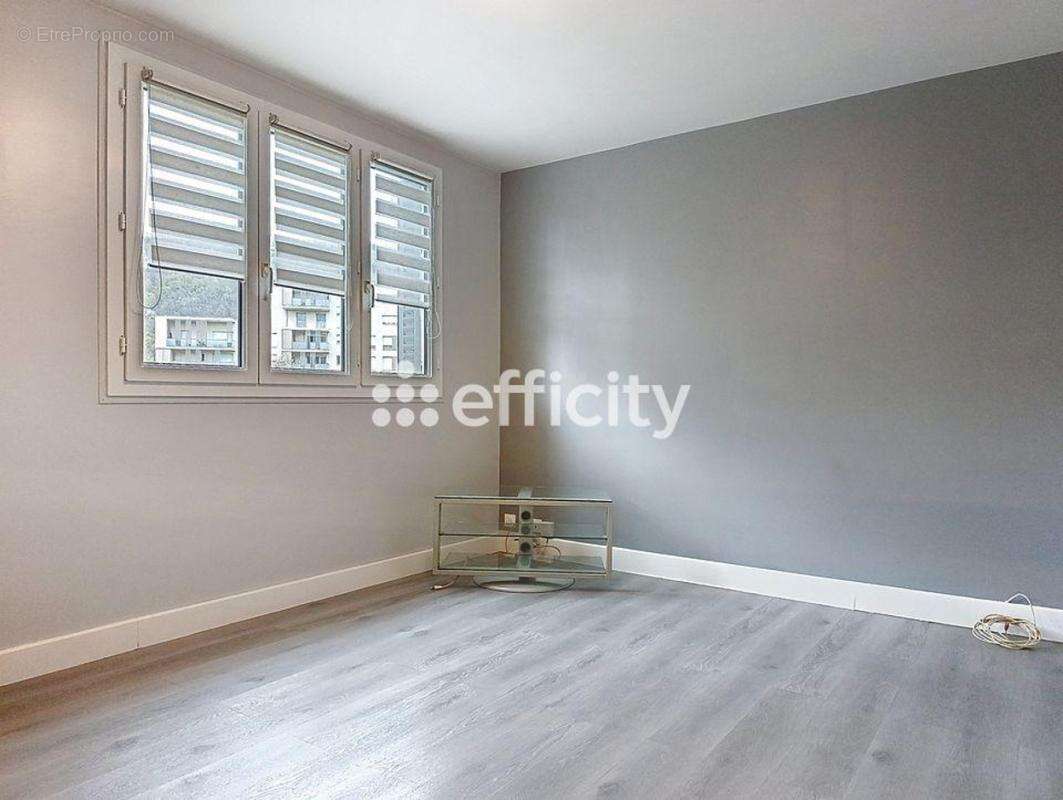 Appartement à SAINT-MARTIN-D'HERES