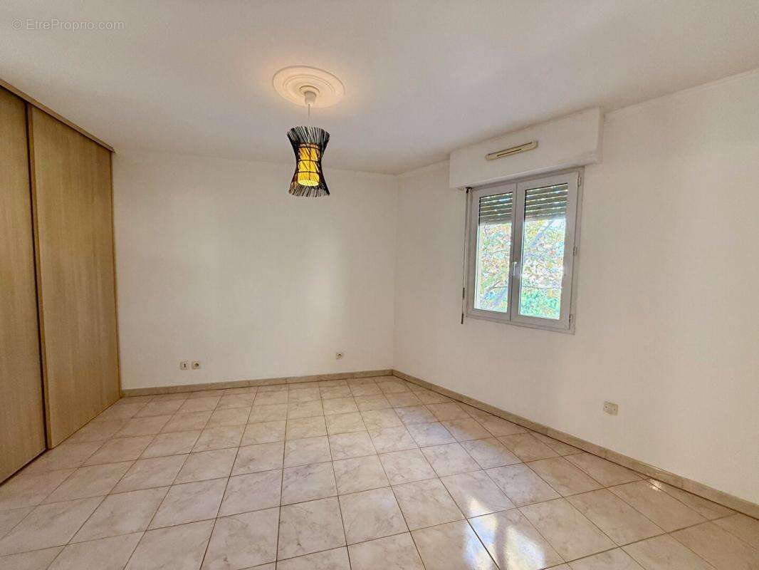 Appartement à SIX-FOURS-LES-PLAGES