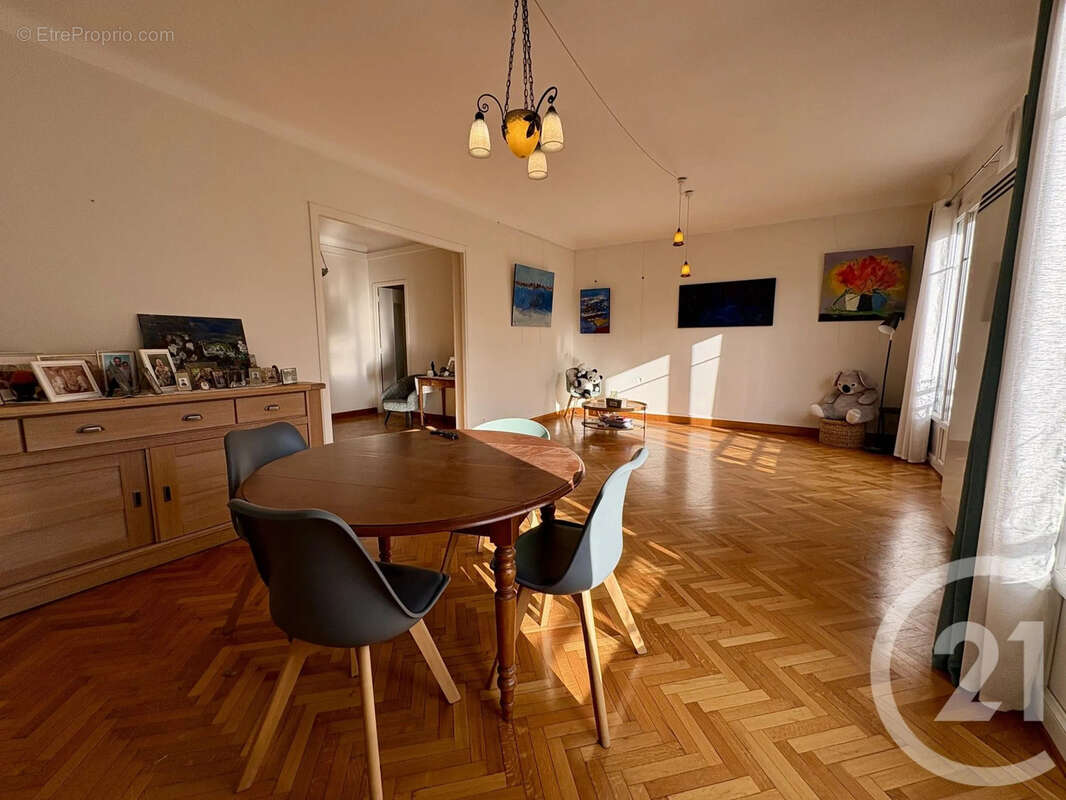 Appartement à MARSEILLE-5E
