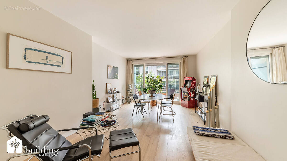 Appartement à PARIS-16E