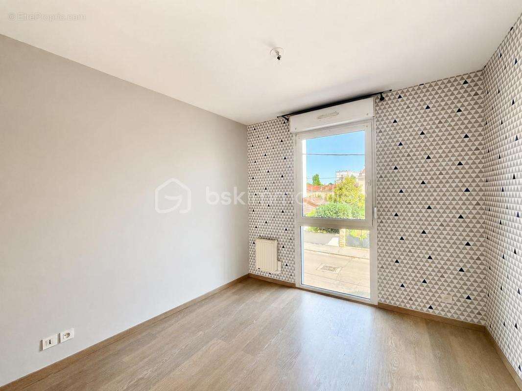 DIJON Montchapet : Appartement T3 65m² 2 chambres, balcon, ascenseur, place de parking - photo 8