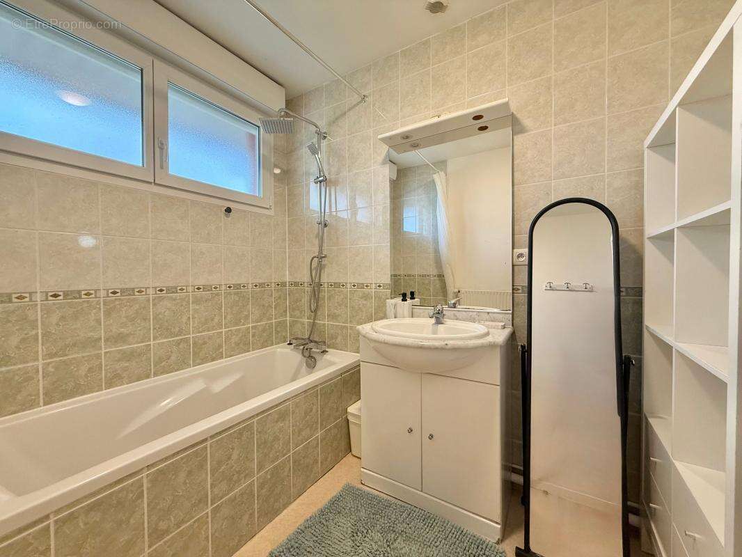 Appartement à CHENOVE