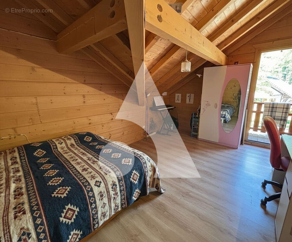 Maison à CHEZERY-FORENS