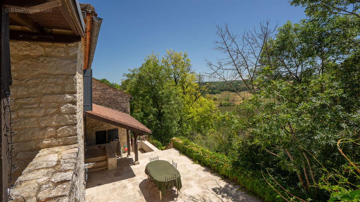 Maison à MONTCUQ