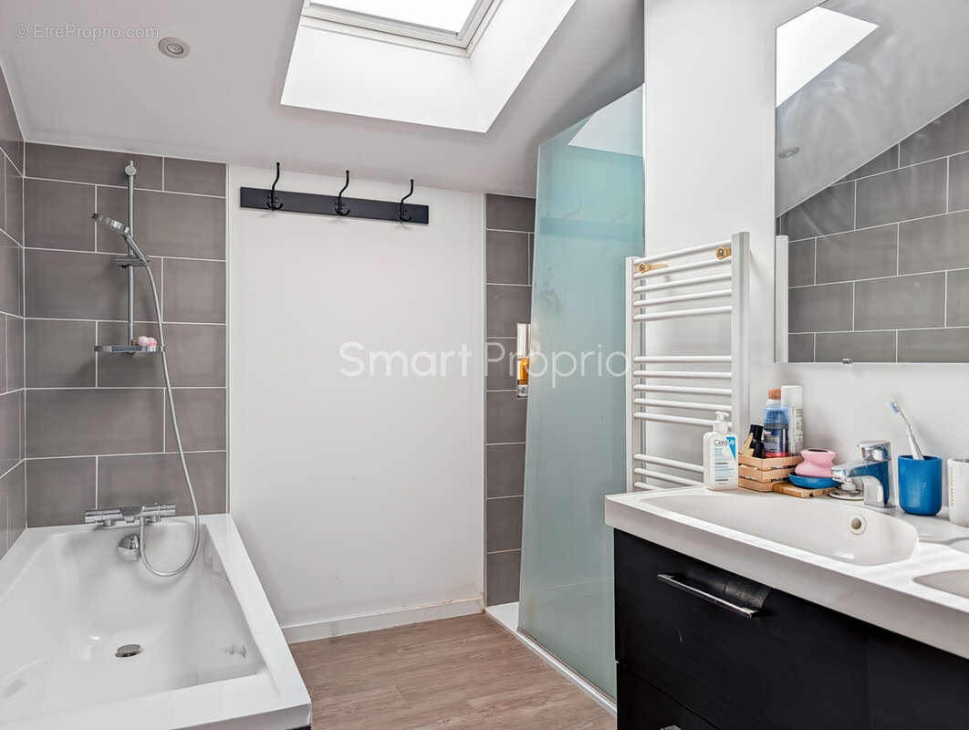 33320 eysines centre   maison familiale 134 m2   5 chambres   jardin - garage - photo 12