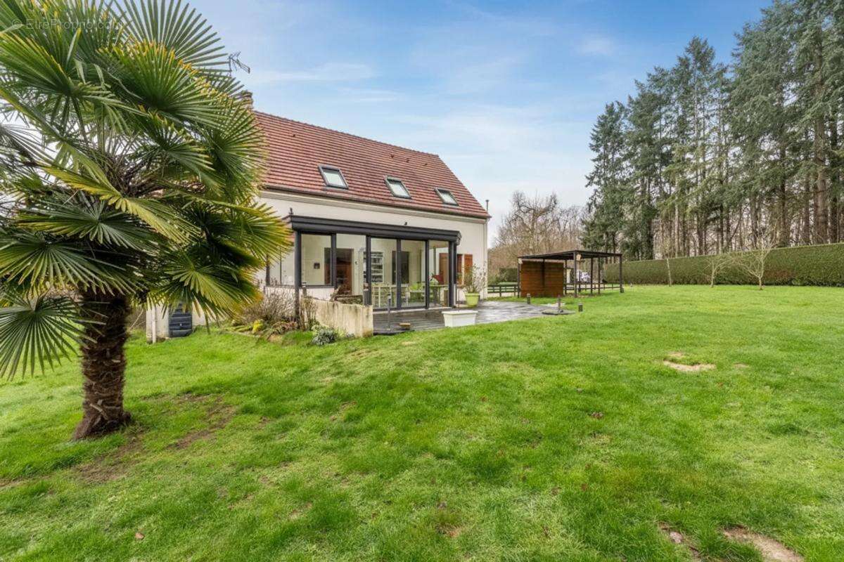 Maison à MONTJAVOULT