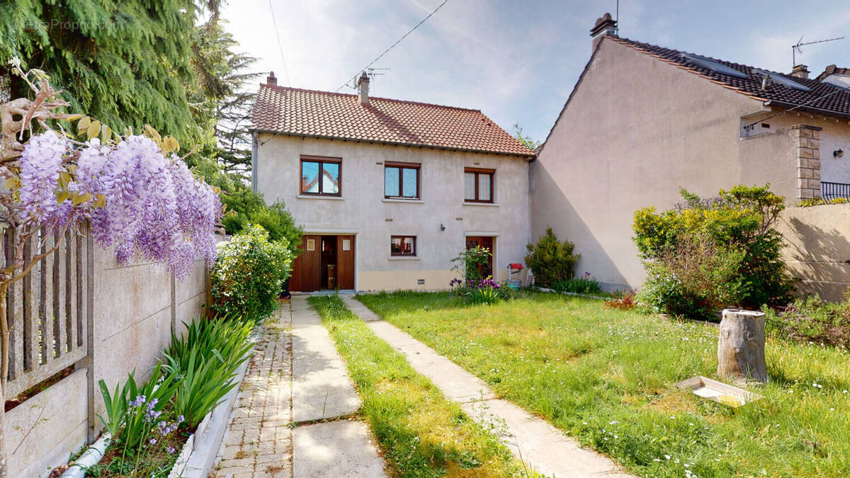 Maison à SAVIGNY-SUR-ORGE