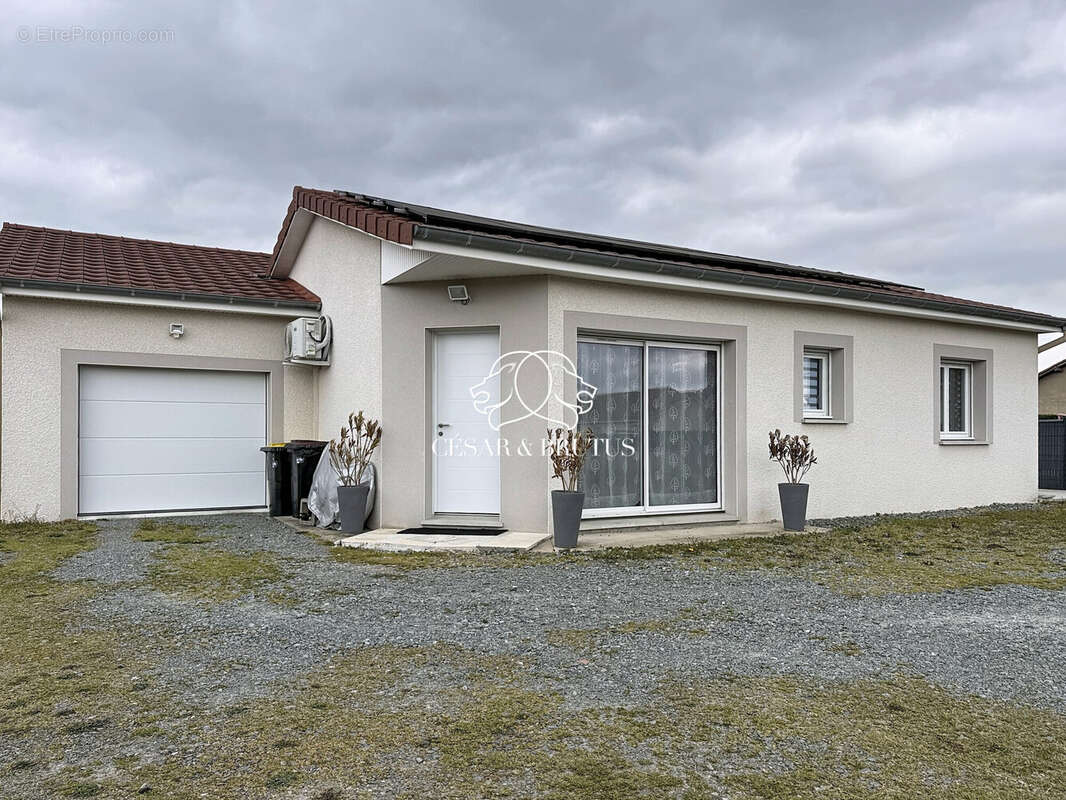 Maison à OUCHES