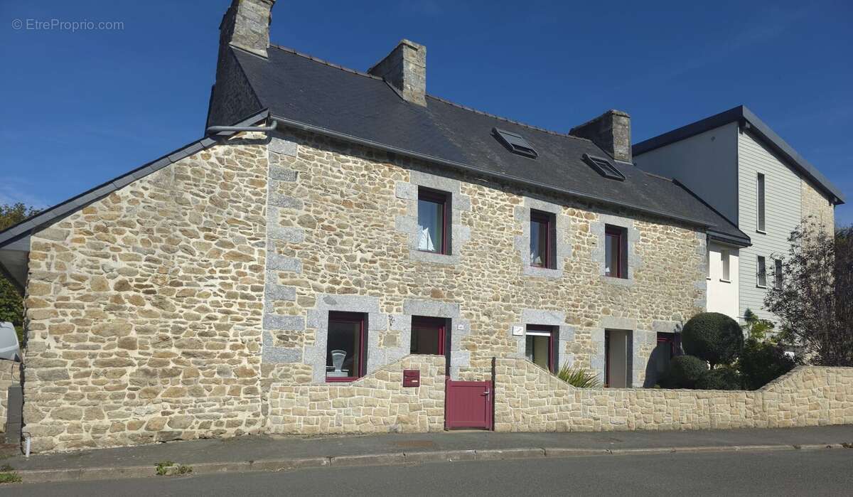 Maison à SAINT-CARREUC