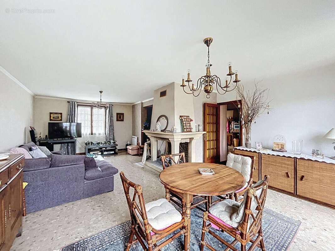 Maison à SAINTRY-SUR-SEINE