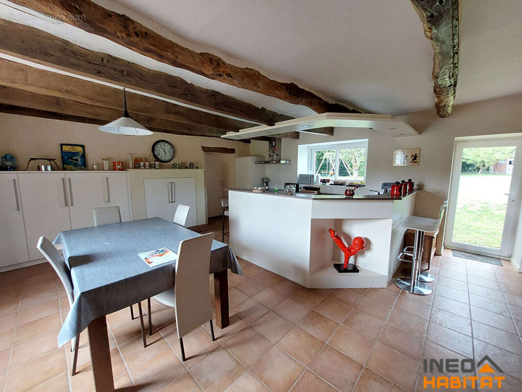 Maison à MONTREUIL-LE-GAST