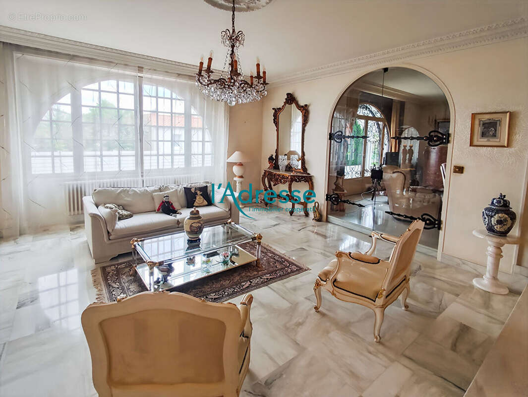 Maison à MONTREVAULT