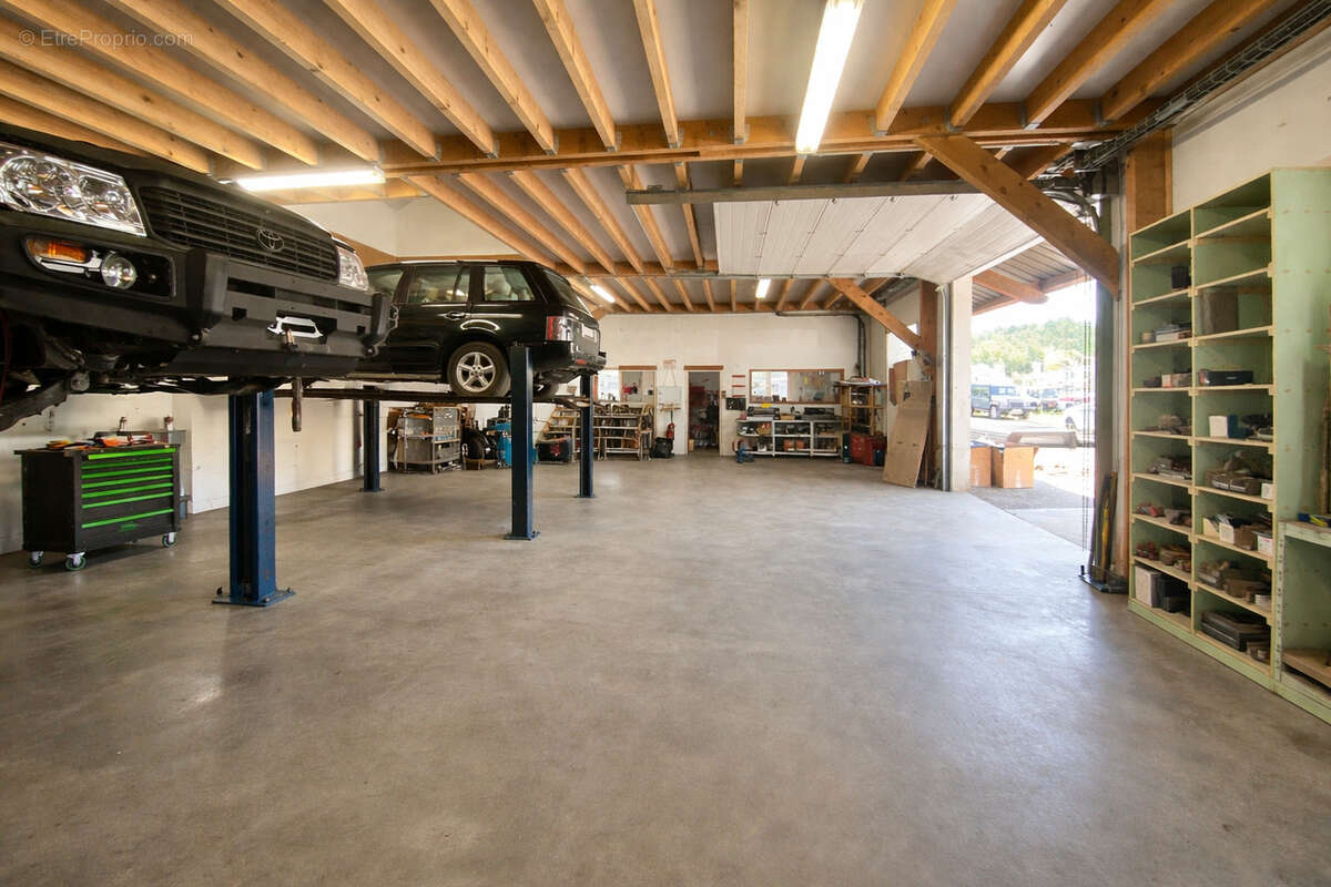 Commerce à MONTGARDIN