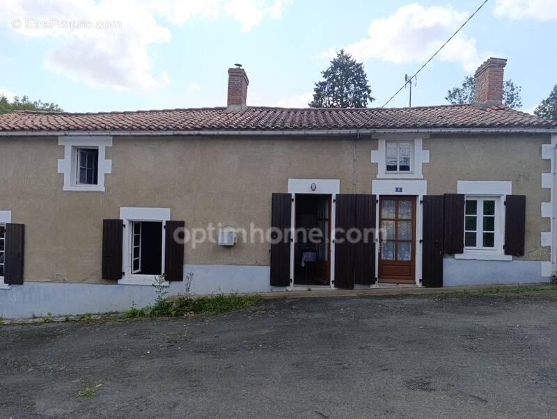 Maison à LA CAILLERE-SAINT-HILAIRE