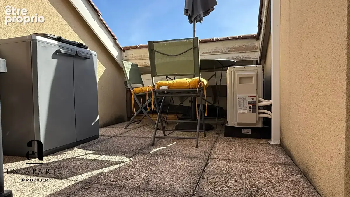 Coup de cœur : Duplex T3 en dernier étage avec terrasse tropézienne, garage double et cave. - photo 11