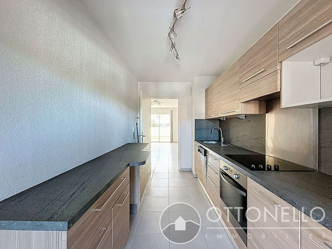 Appartement à ROQUEBRUNE-SUR-ARGENS