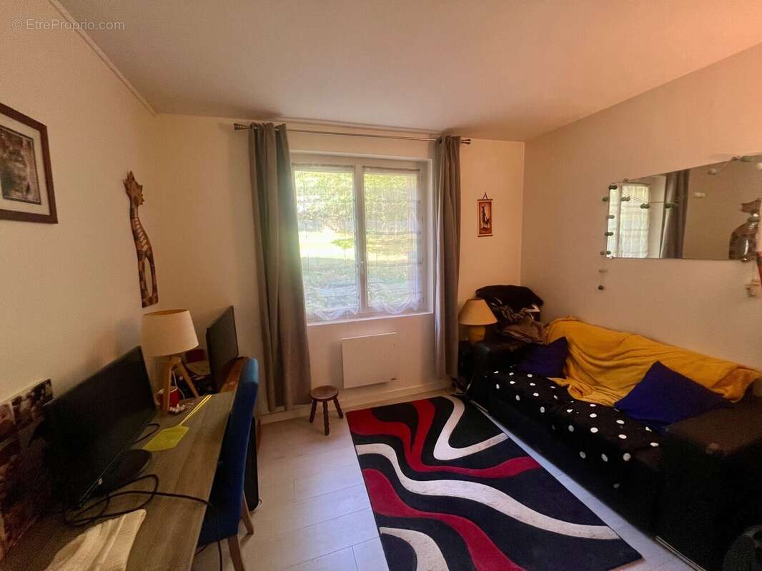 Appartement à SAINT-MAURICE-MONTCOURONNE