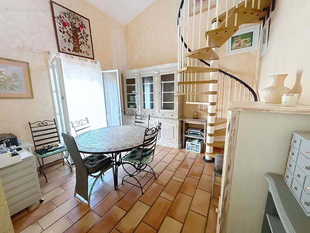 Maison à LE PUY-SAINTE-REPARADE