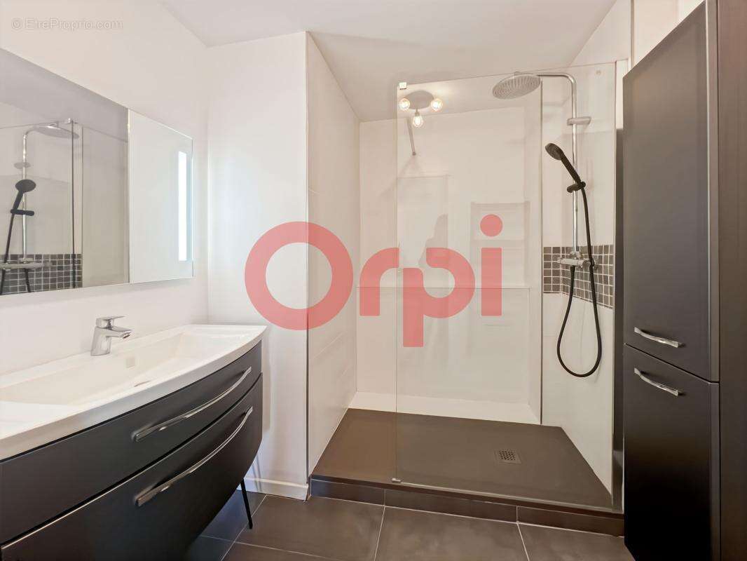 Appartement à VENELLES