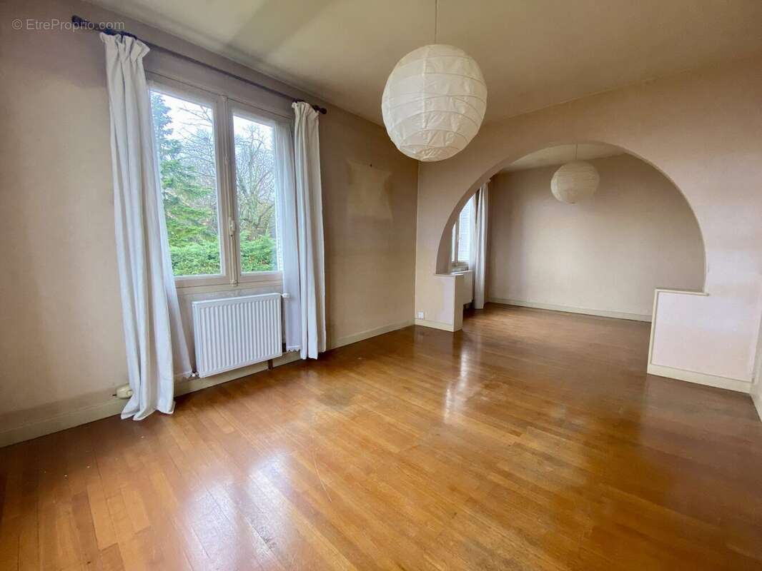 Maison à MOURS-SAINT-EUSEBE