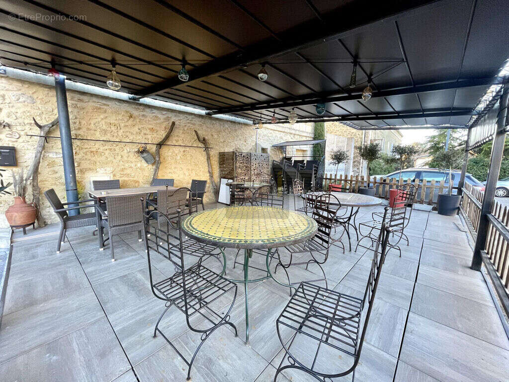 Commerce à AIGUES-VIVES