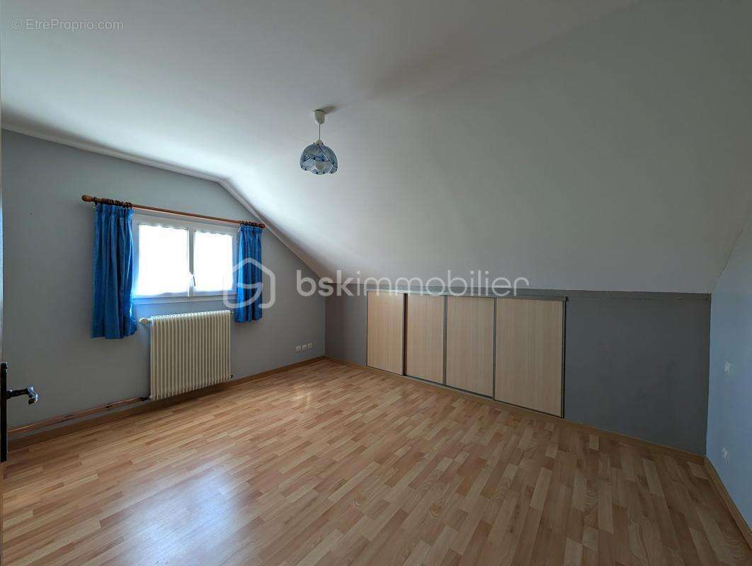 Maison à DUN-SUR-AURON