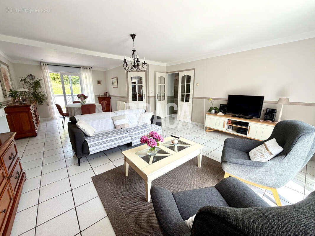 Pavillon individuel de 155m2 hab avec 3 chambres de plain pied garage jardin a vendre a outreau - photo 3