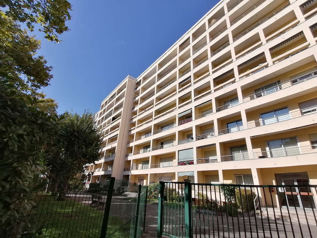 Appartement à LYON-8E