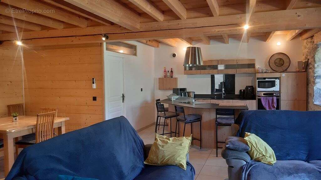 Entièrement Rénovée avec Style et Efficacité - photo 3