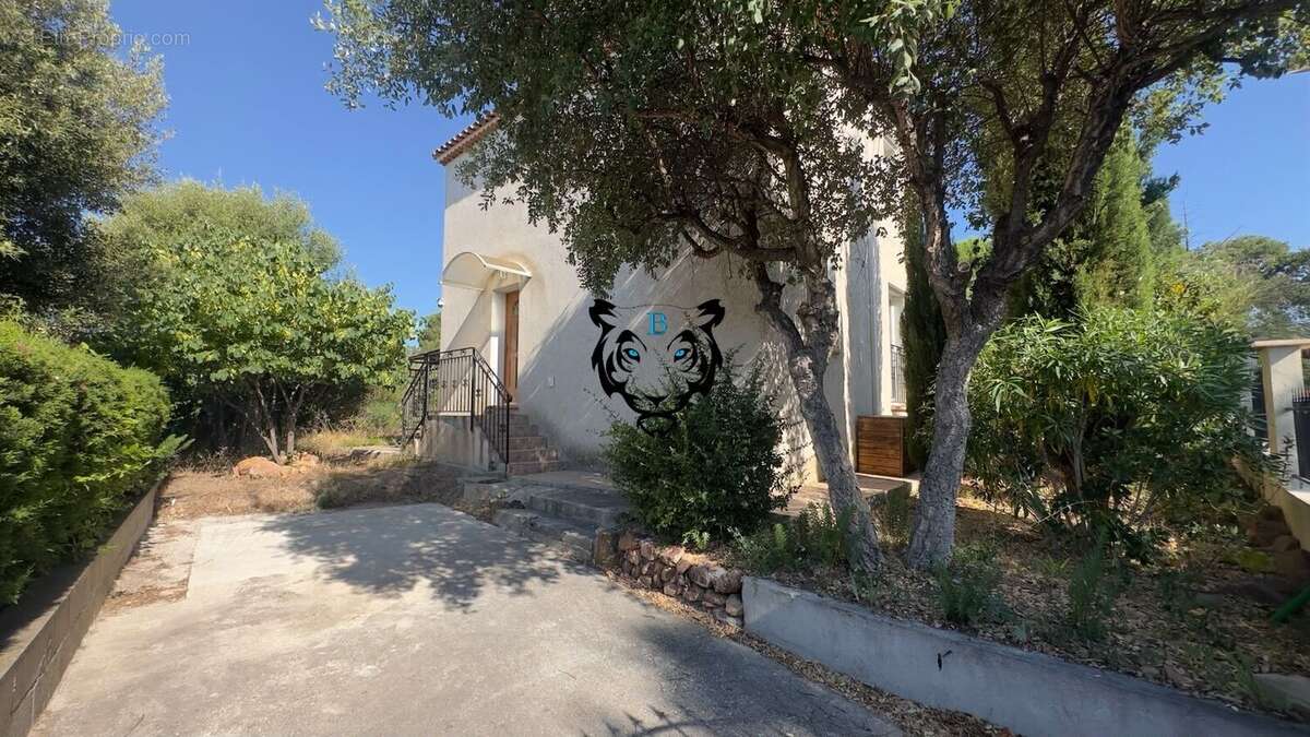 Maison à ROQUEBRUNE-SUR-ARGENS