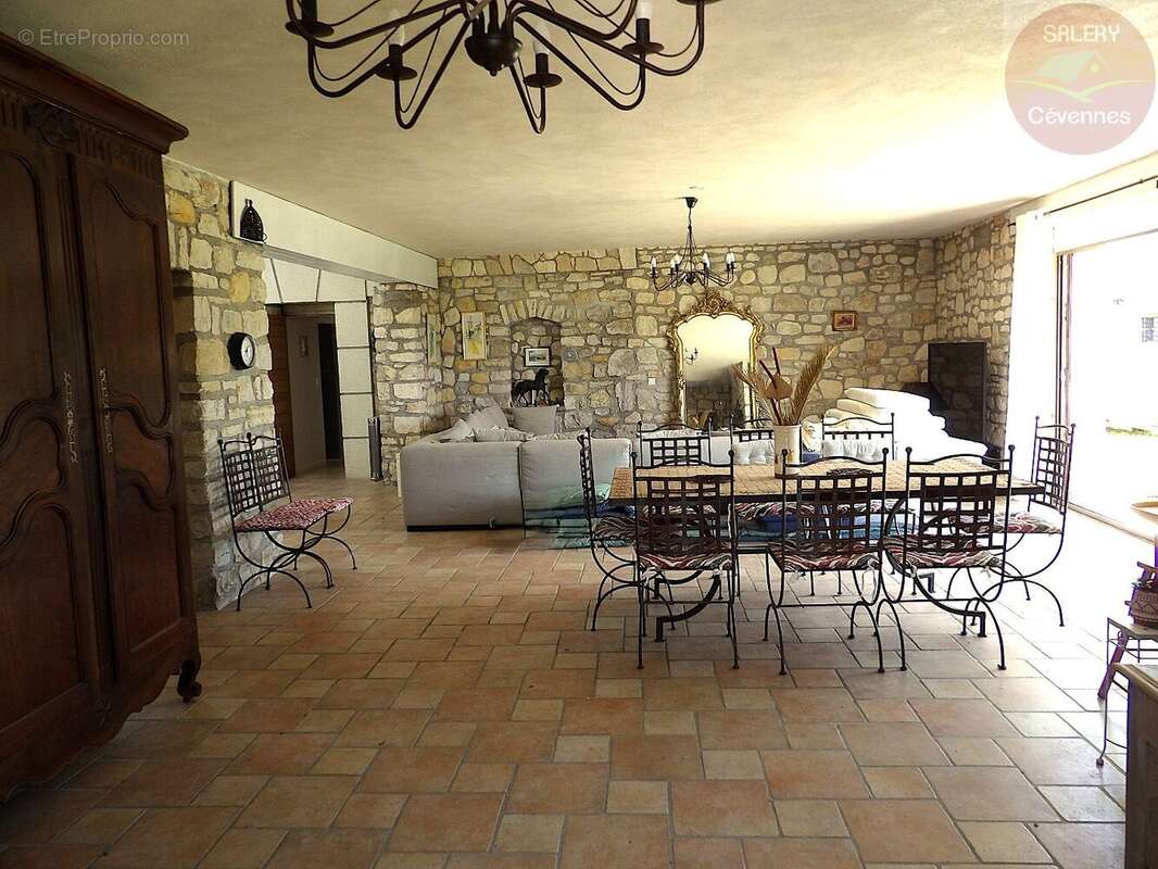 Maison à VEZENOBRES