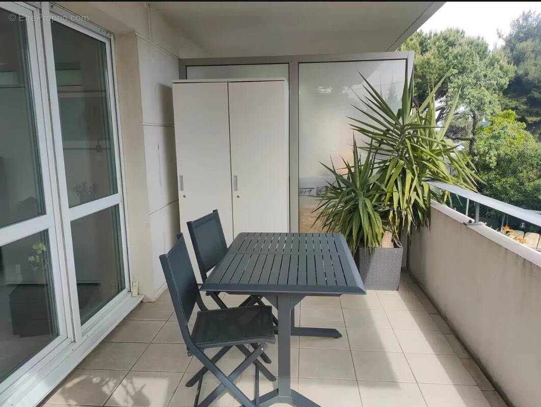 Appartement à SAINT-LAURENT-DU-VAR