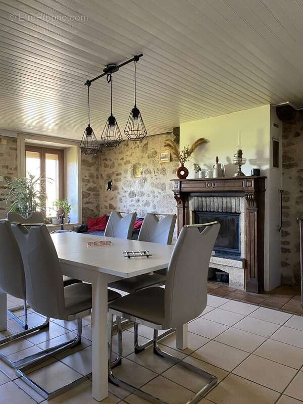 Maison 85 m² à Roziers-Saint-Georges  - photo 3