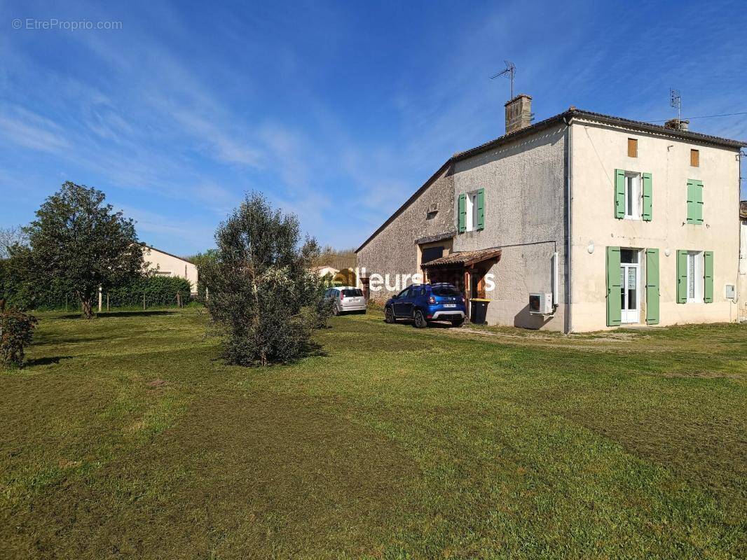 Maison à SAINT-SEURIN-DE-PRATS